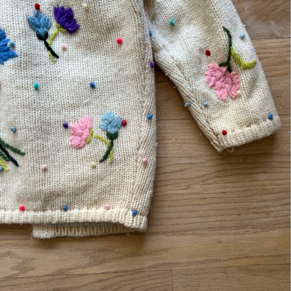 SOLD! ⏹️ - GORGEOUS Vintage Knit Embellished Cardigan! - Picture 2 of 10